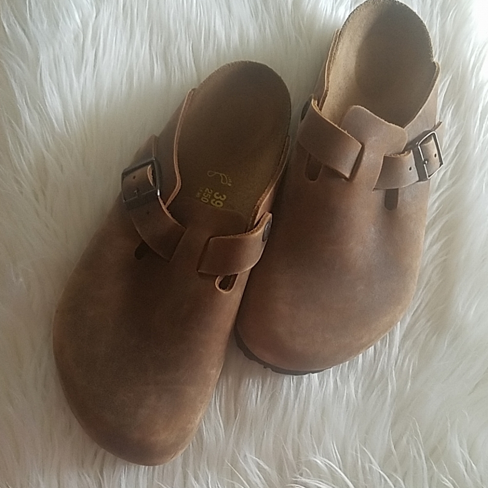 BIRKINSTOCK Clogs